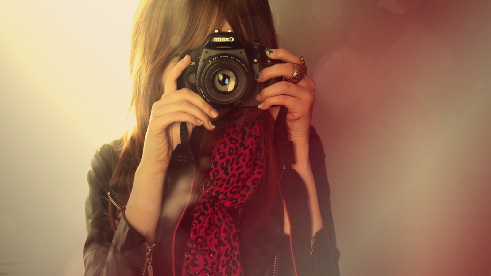 Girl With Canon Camera wallpaper 1600x900