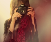 Das Girl With Canon Camera Wallpaper 176x144