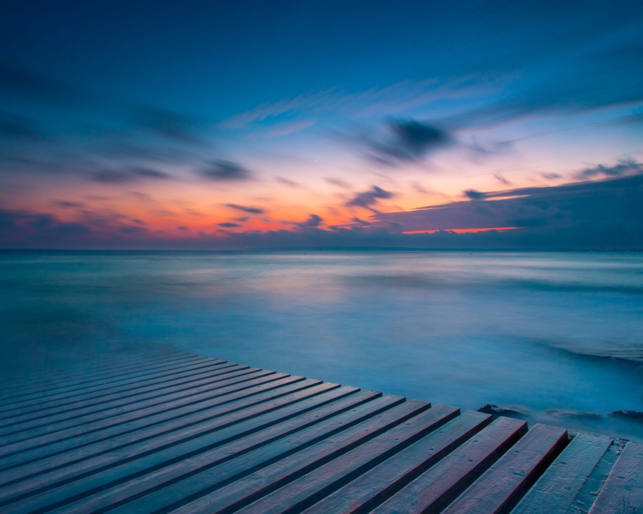 Orange Sunset Over Blue Sea screenshot #1 1280x1024