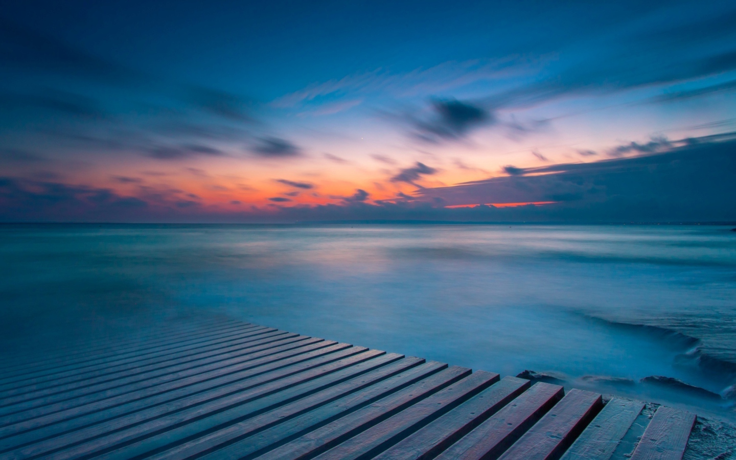 Fondo de pantalla Orange Sunset Over Blue Sea 1440x900