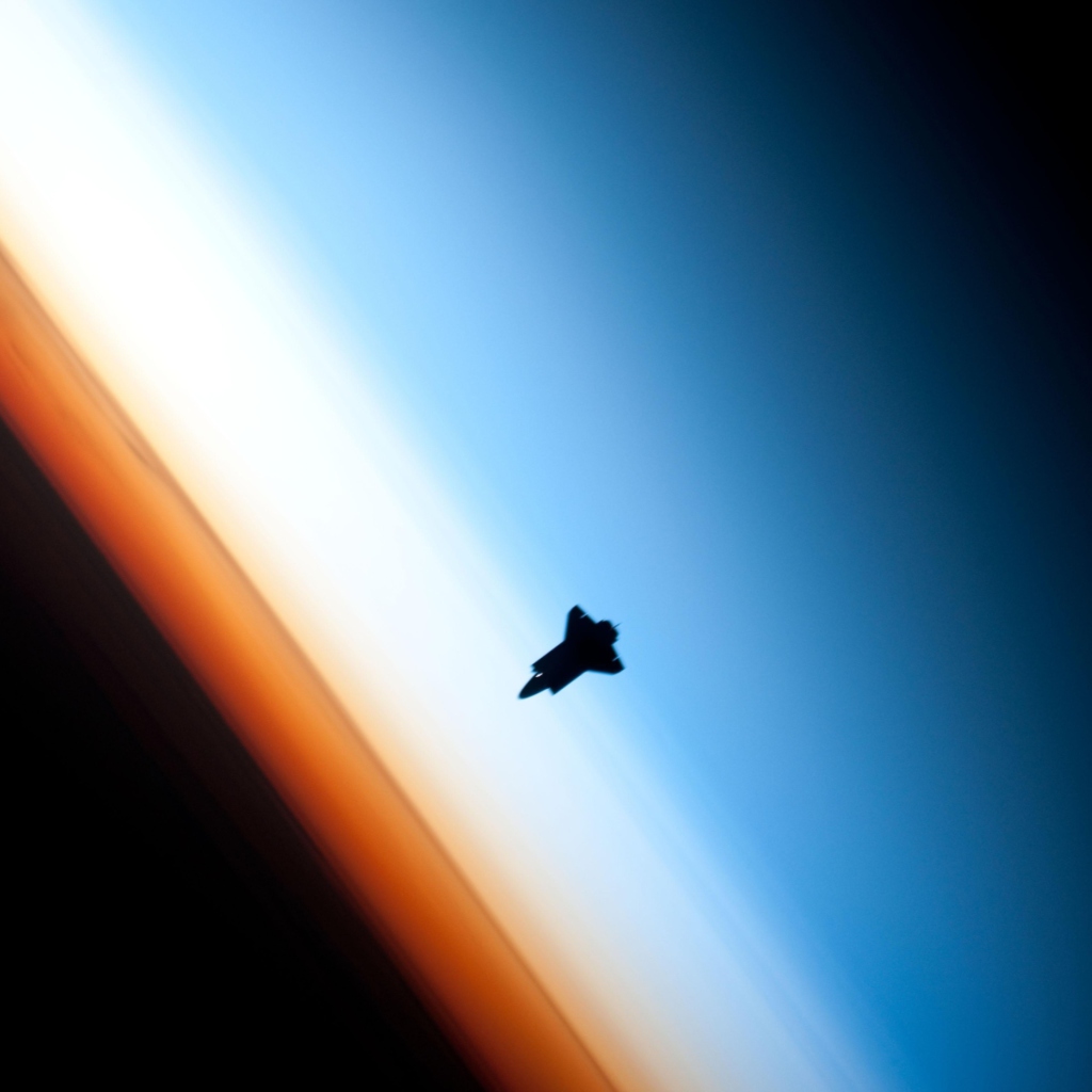 Das Shuttle In Outer Space Wallpaper 1024x1024