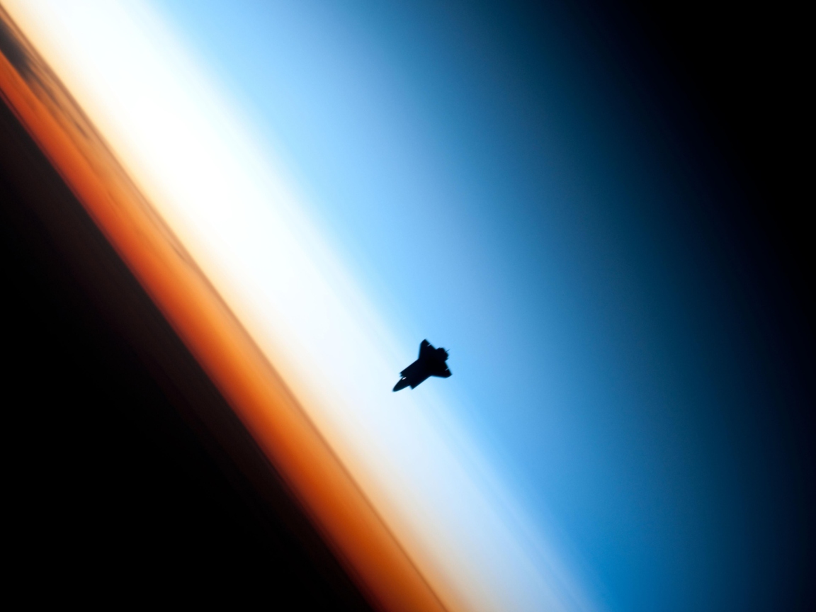 Das Shuttle In Outer Space Wallpaper 1152x864
