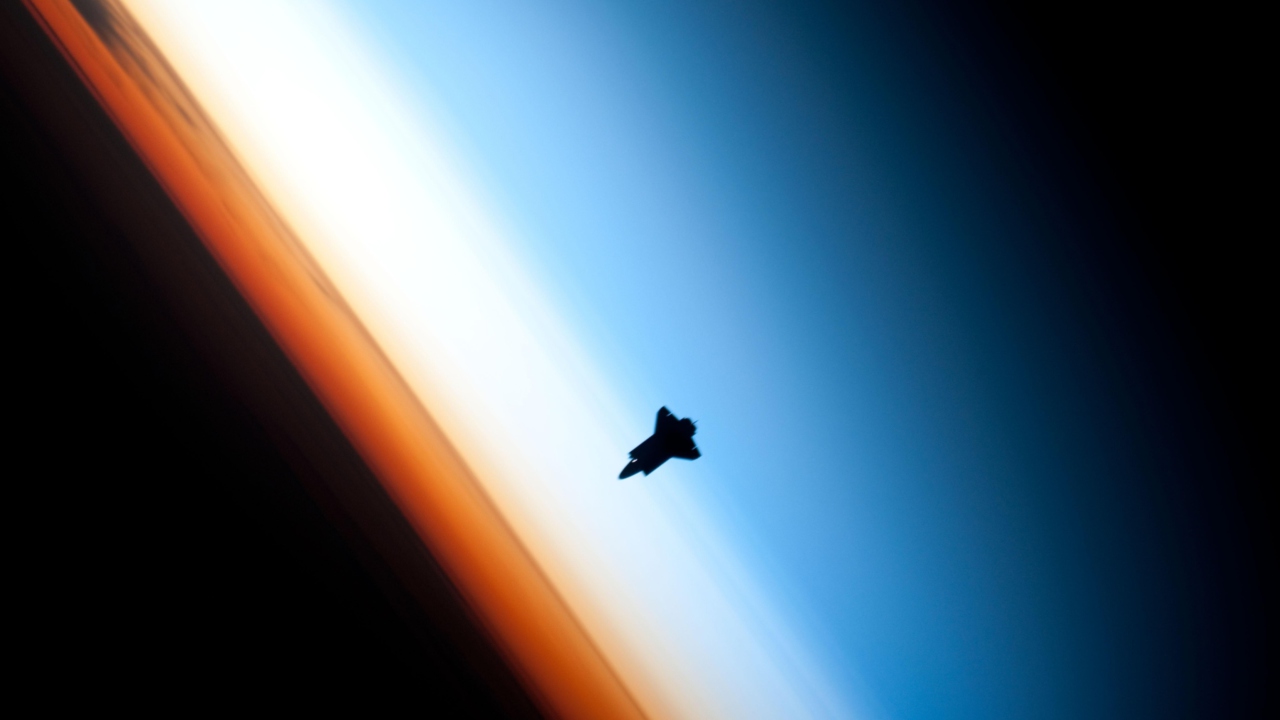 Das Shuttle In Outer Space Wallpaper 1280x720