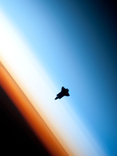 Das Shuttle In Outer Space Wallpaper 240x320