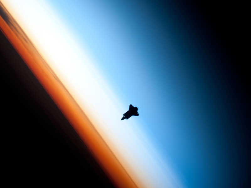 Shuttle In Outer Space wallpaper 800x600