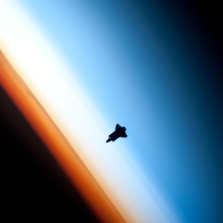 Kostenloses Shuttle In Outer Space Wallpaper für 1024x1024