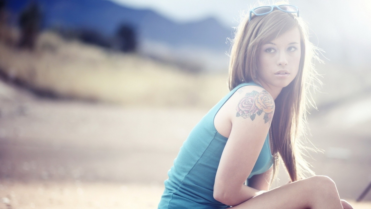 Beautiful Girl With Long Blonde Hair And Rose Tattoo screenshot #1 1280x720