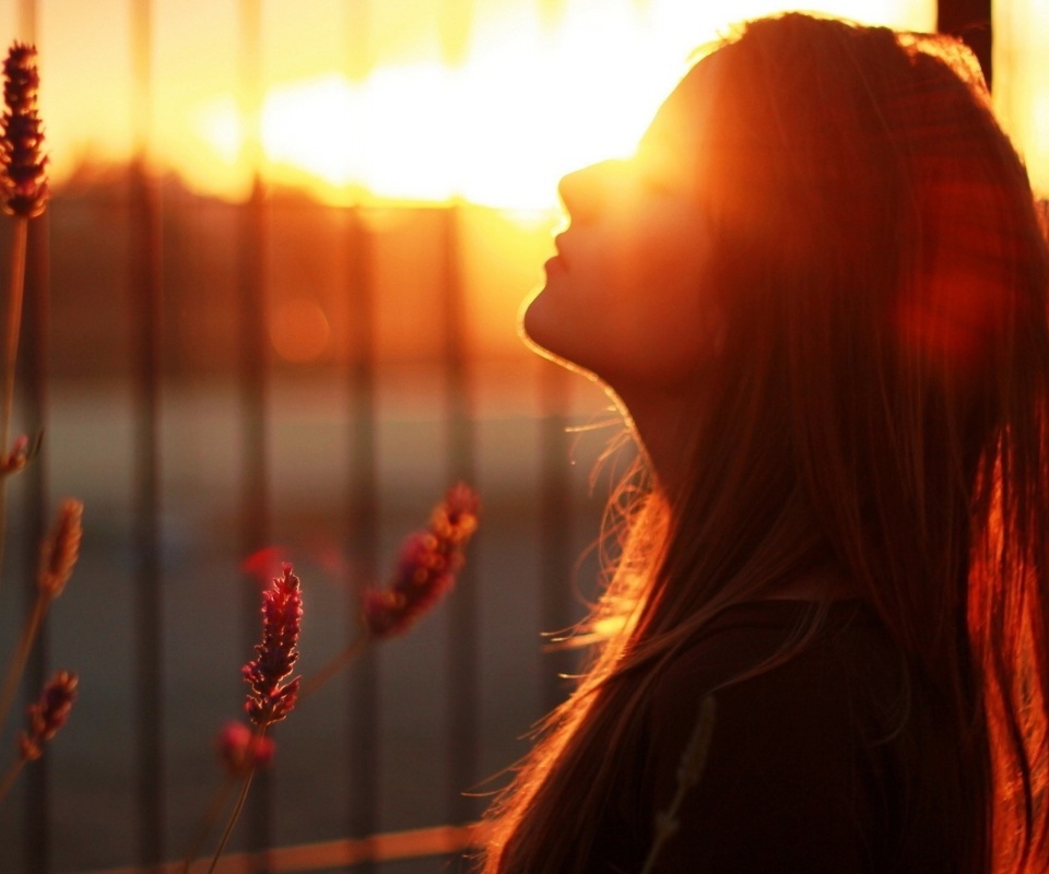 Обои Bokeh Girl Portrait 960x800