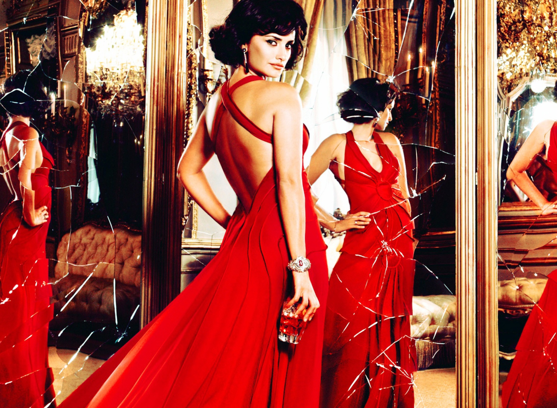 Обои Penelope Cruz In Glamorous Red Dress 1920x1408