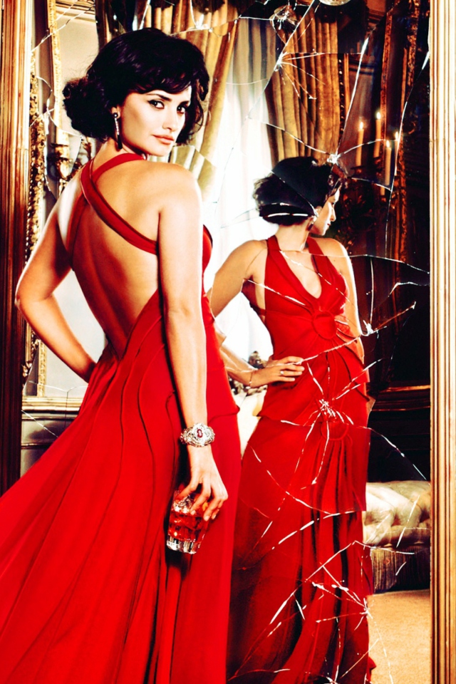 Обои Penelope Cruz In Glamorous Red Dress 640x960