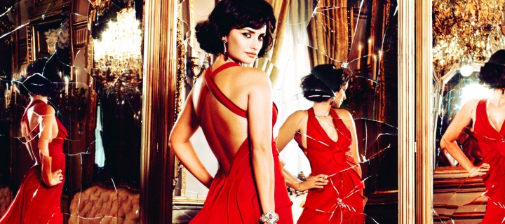 Обои Penelope Cruz In Glamorous Red Dress 720x320