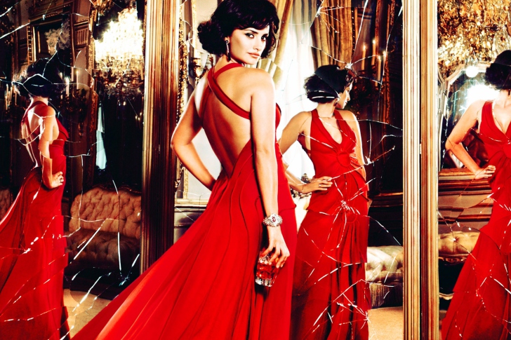 Обои Penelope Cruz In Glamorous Red Dress