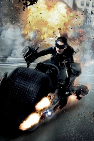 Sfondi Anne Hathaway In Dark Knight Rises 320x480