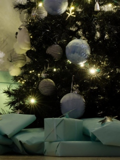 Das Presents And Christmas Tree Wallpaper 240x320
