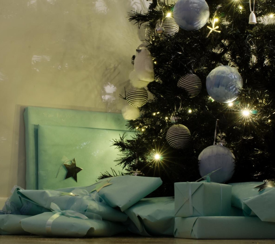 Das Presents And Christmas Tree Wallpaper 960x854