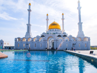 Mosque in Astana wallpaper 320x240