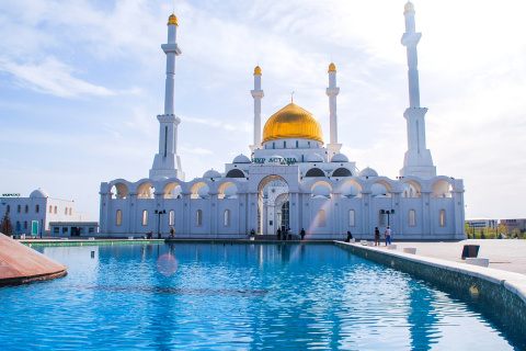 Mosque in Astana wallpaper 480x320