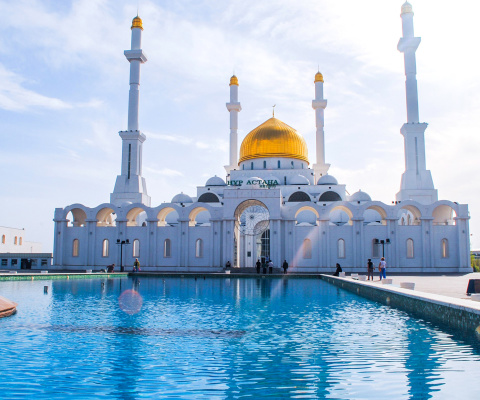 Mosque in Astana wallpaper 480x400