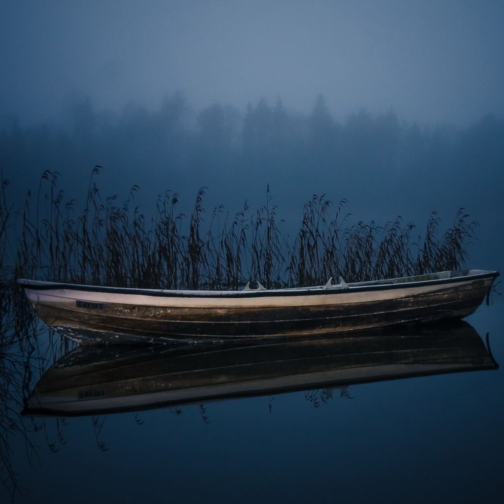 Boat in Night wallpaper 1024x1024