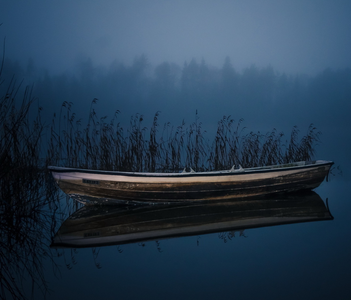 Das Boat in Night Wallpaper 1200x1024