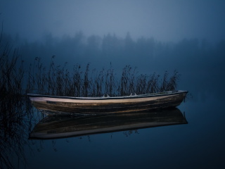 Boat in Night screenshot #1 320x240