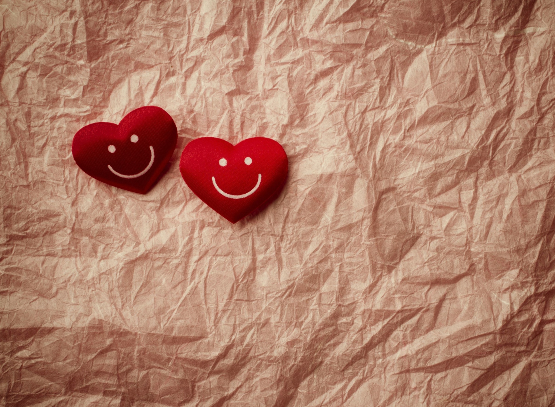 Smiling Hearts wallpaper 1920x1408