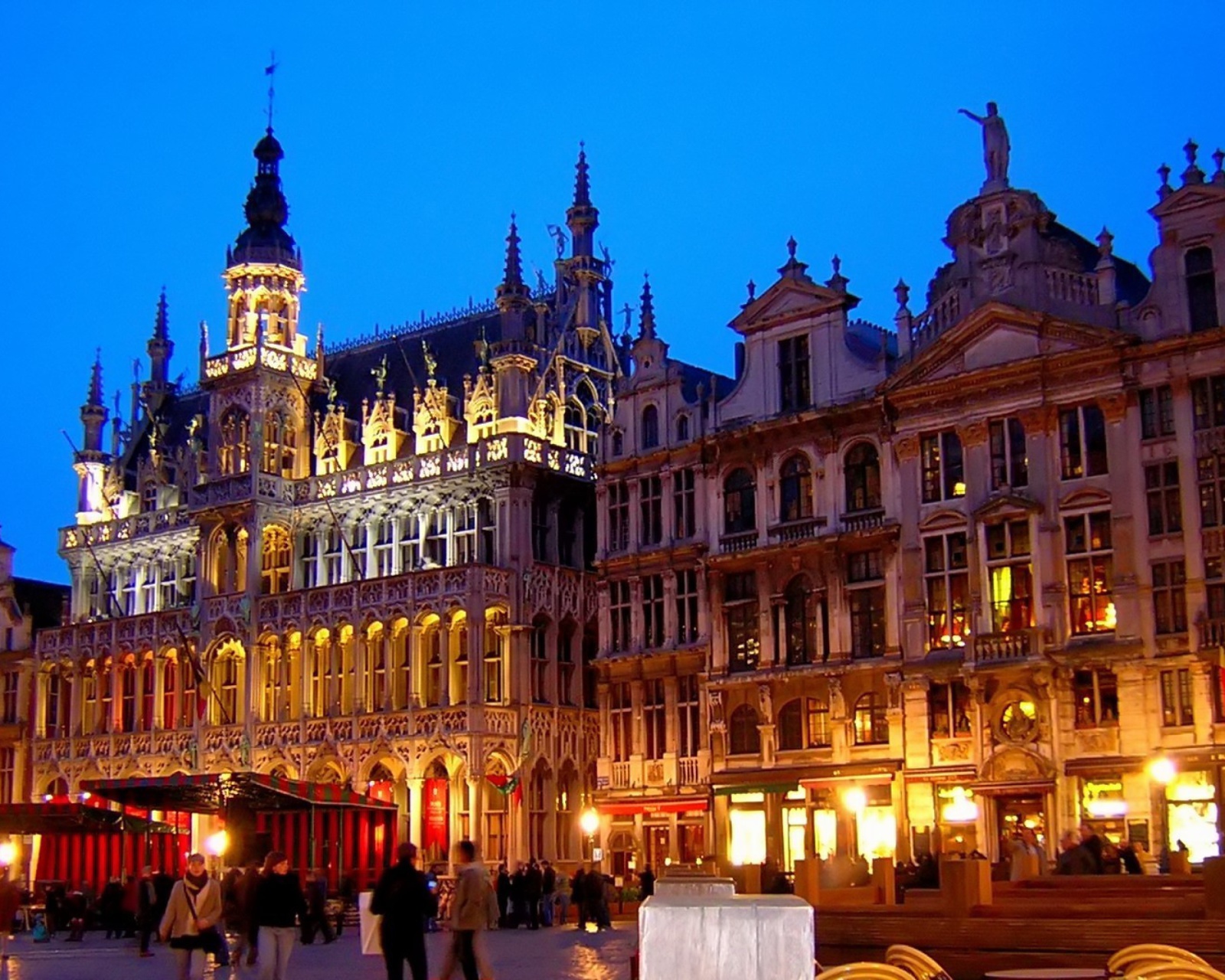 Обои La Grand Place Brussels 1600x1280