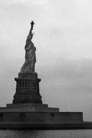 Das Statue Of Liberty Wallpaper 320x480