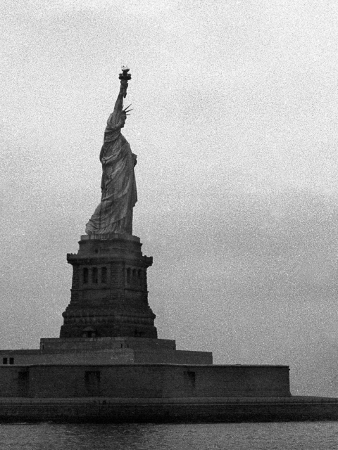 Fondo de pantalla Statue Of Liberty 480x640
