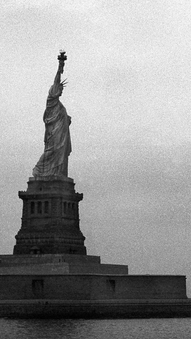 Sfondi Statue Of Liberty 640x1136