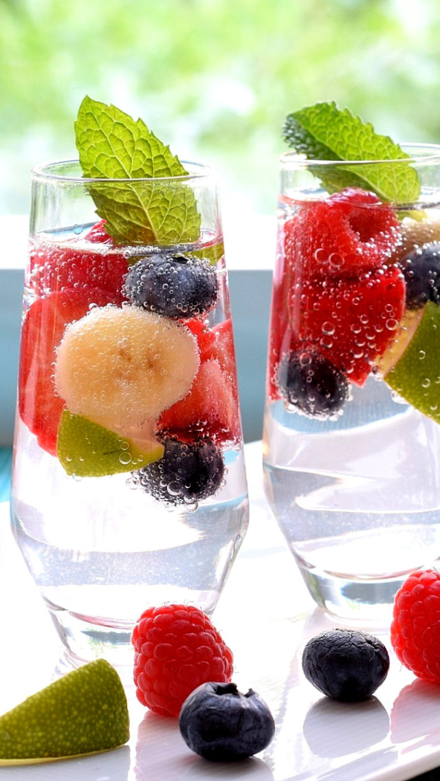 Berries Nonalcoholic Cocktail wallpaper 640x1136
