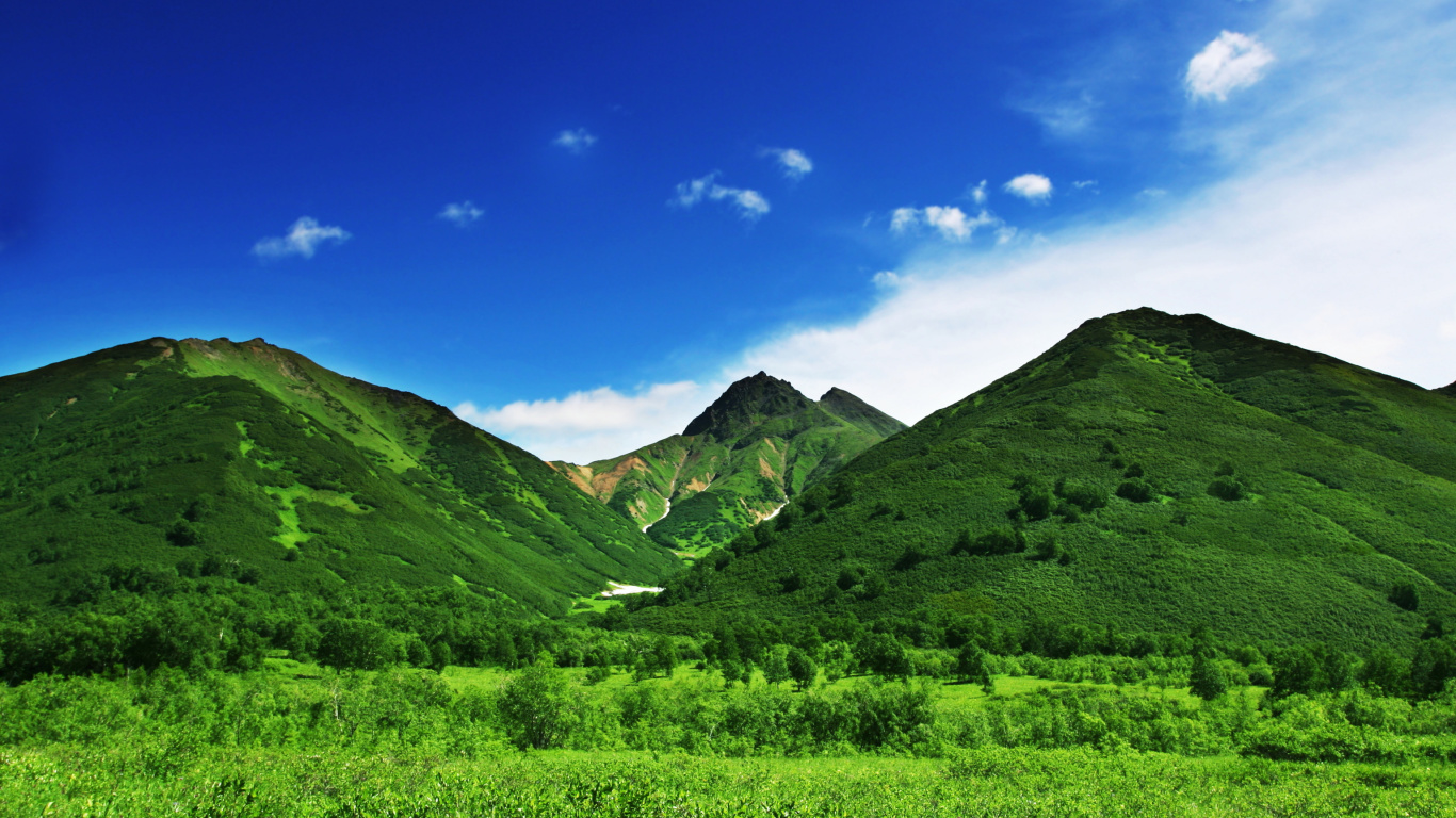 Green Hills wallpaper 1366x768