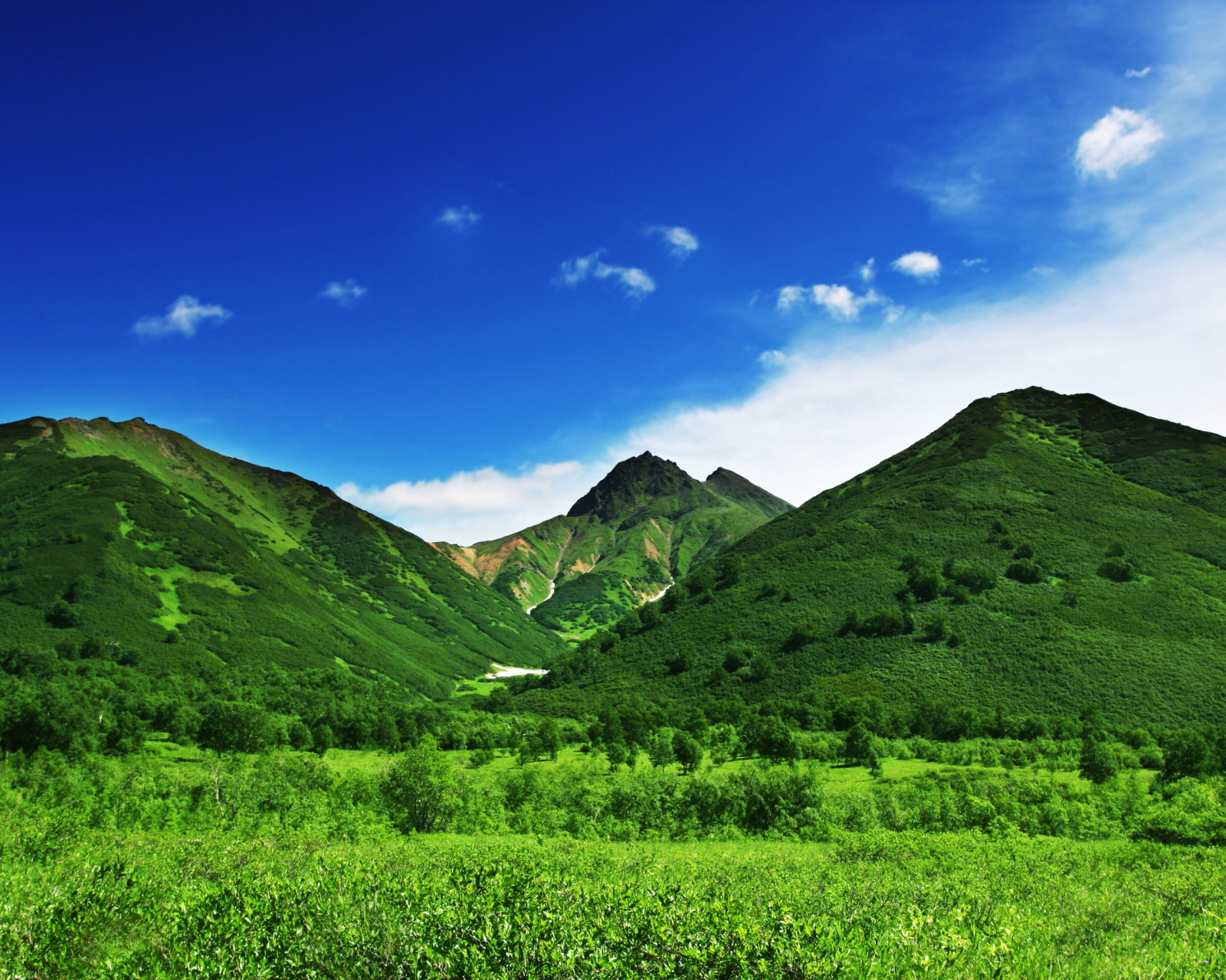 Green Hills wallpaper 1600x1280