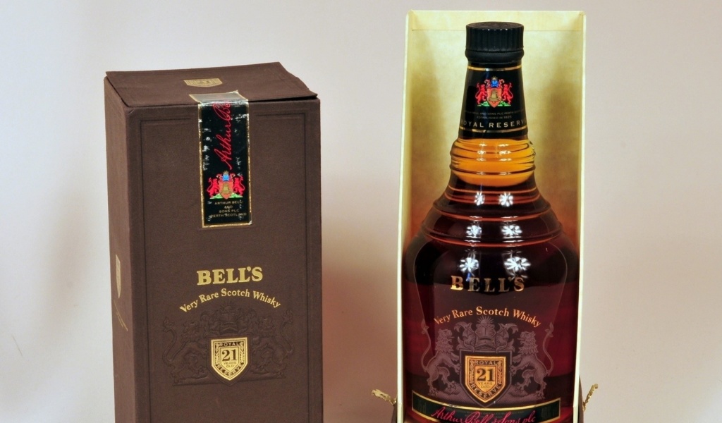Das Bells Scotch Blended Whisky Wallpaper 1024x600