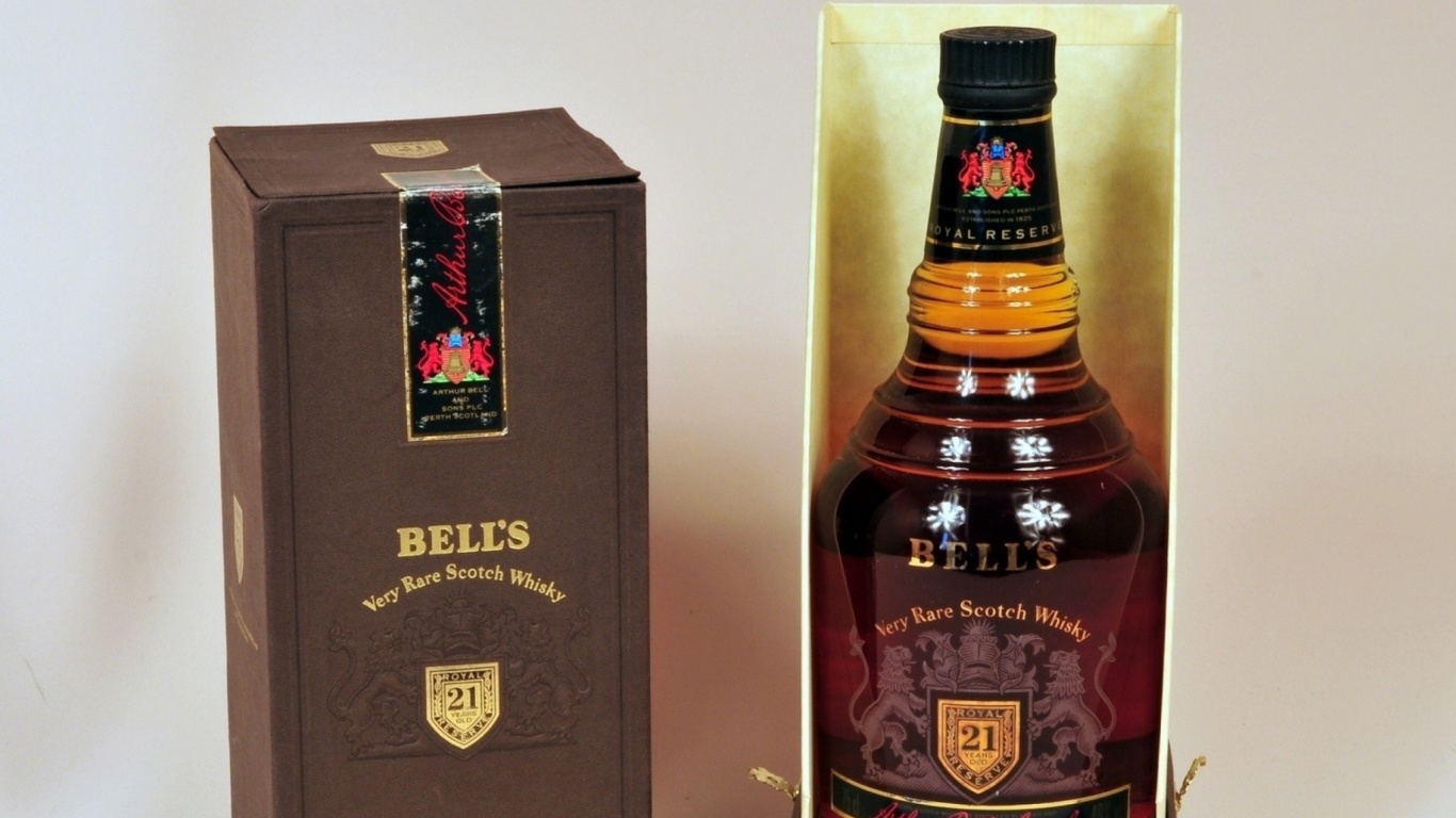 Fondo de pantalla Bells Scotch Blended Whisky 1366x768