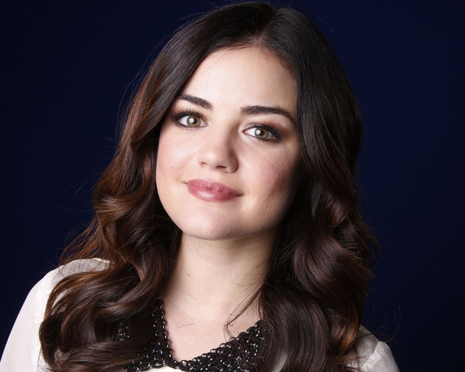 Lucy Hale screenshot #1 1600x1280