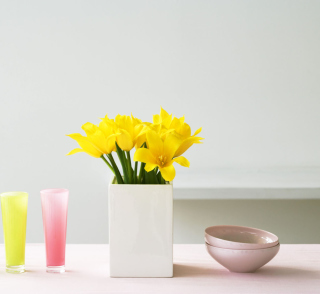 Yellow Flowers In Vase sfondi gratuiti per 1024x1024