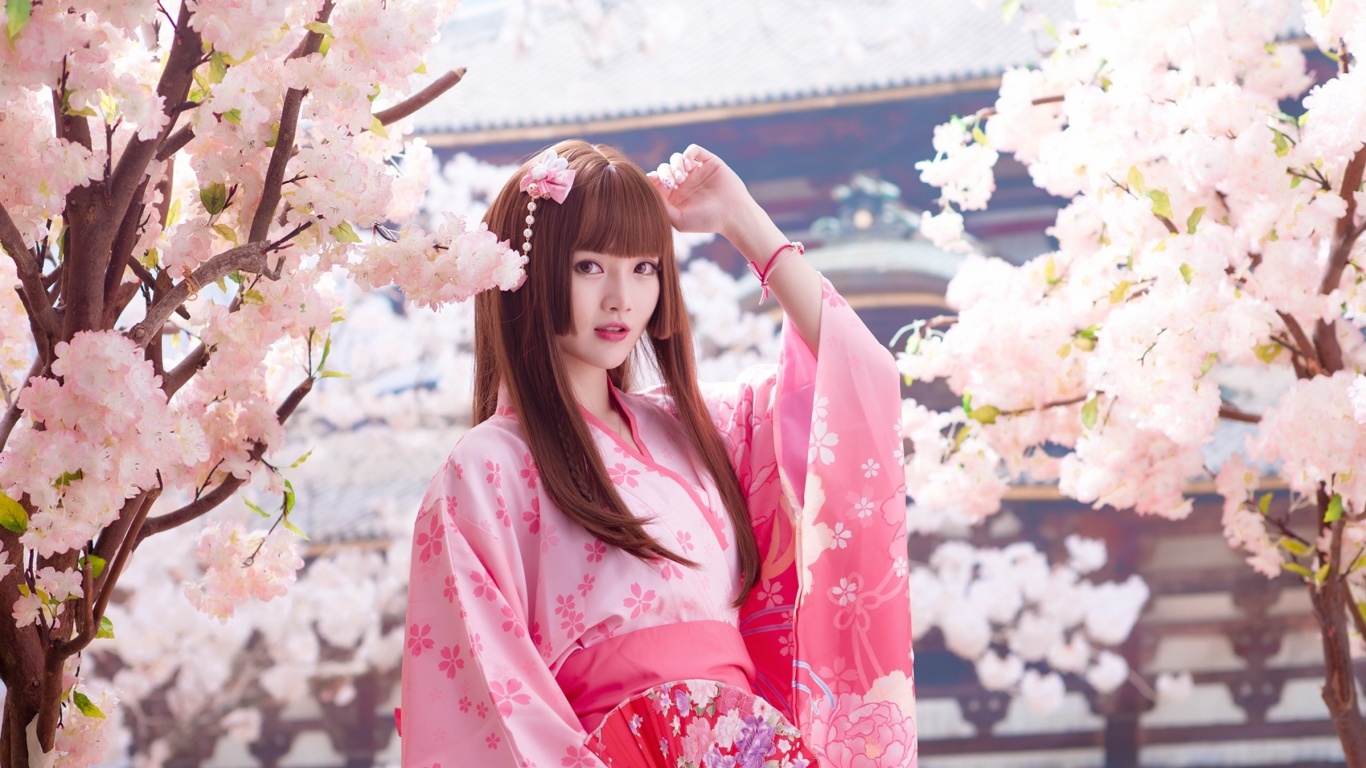 Japanese Girl in Kimono wallpaper 1366x768