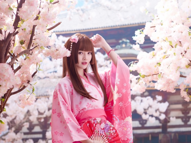 Fondo de pantalla Japanese Girl in Kimono 640x480