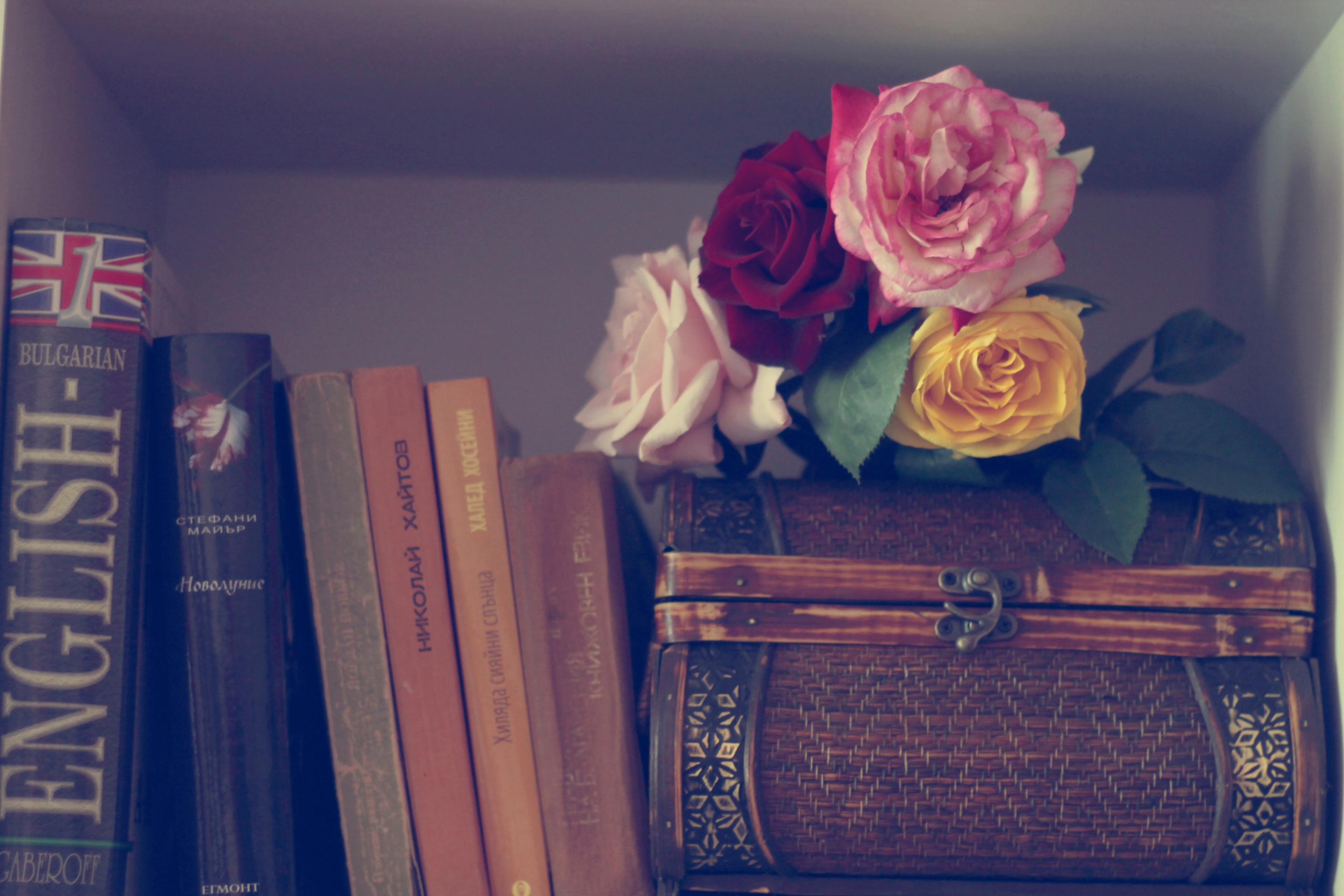 Das Flowers And Vintage Box Wallpaper 2880x1920