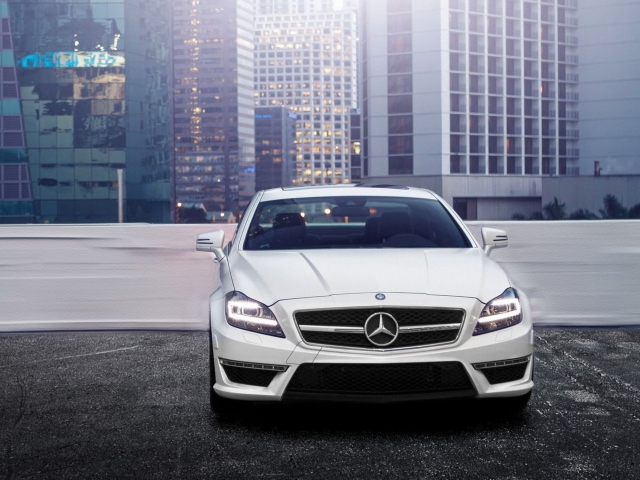 Fondo de pantalla White Mercedes Benz Cls 640x480