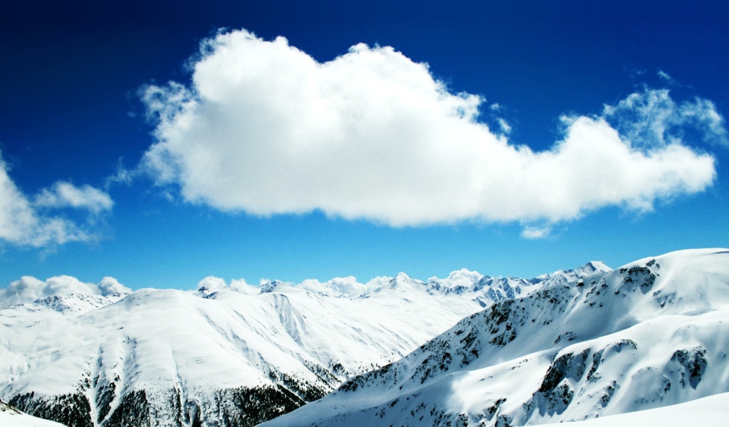Fondo de pantalla White Cloud And Mountains 1024x600