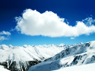 Das White Cloud And Mountains Wallpaper 320x240