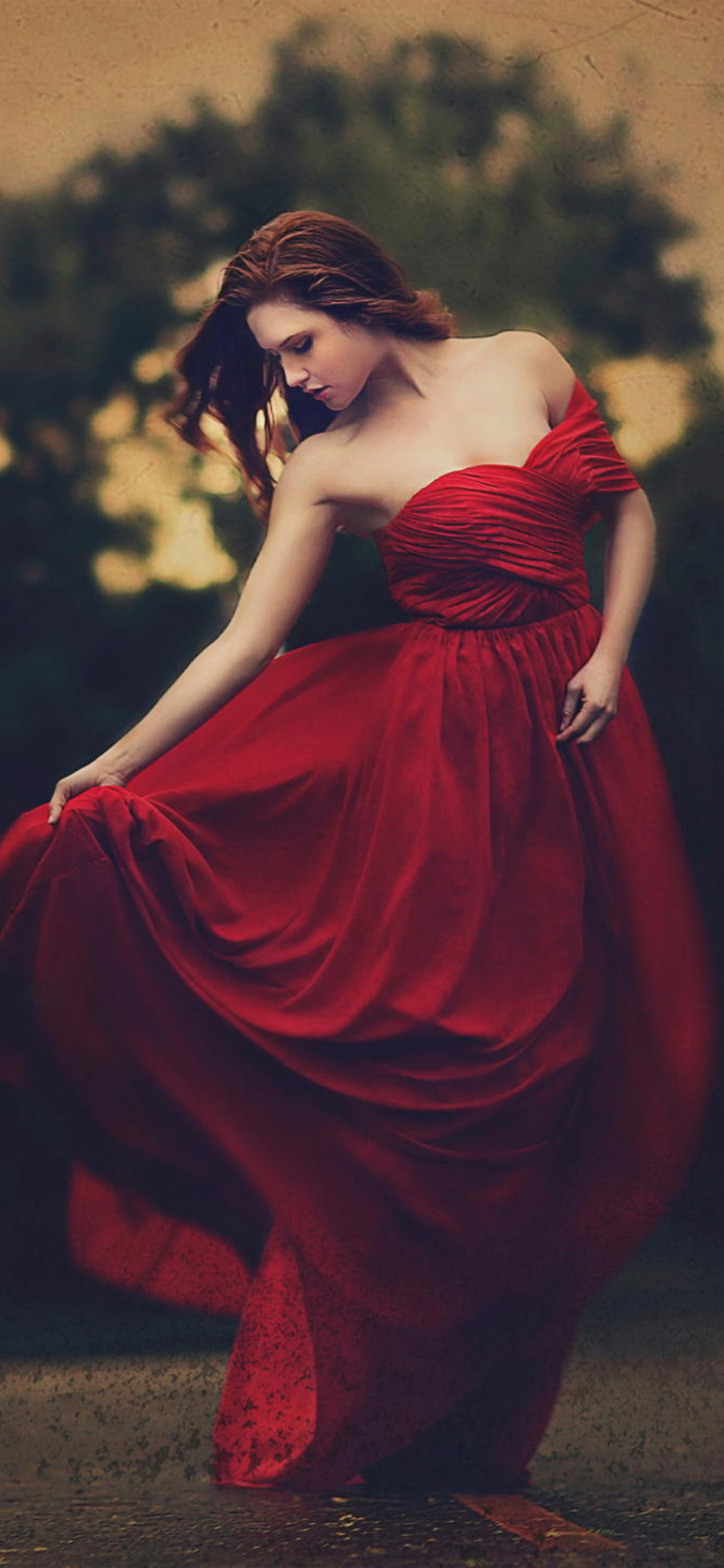 Das Girl In Beautiful Red Dress Wallpaper 1170x2532