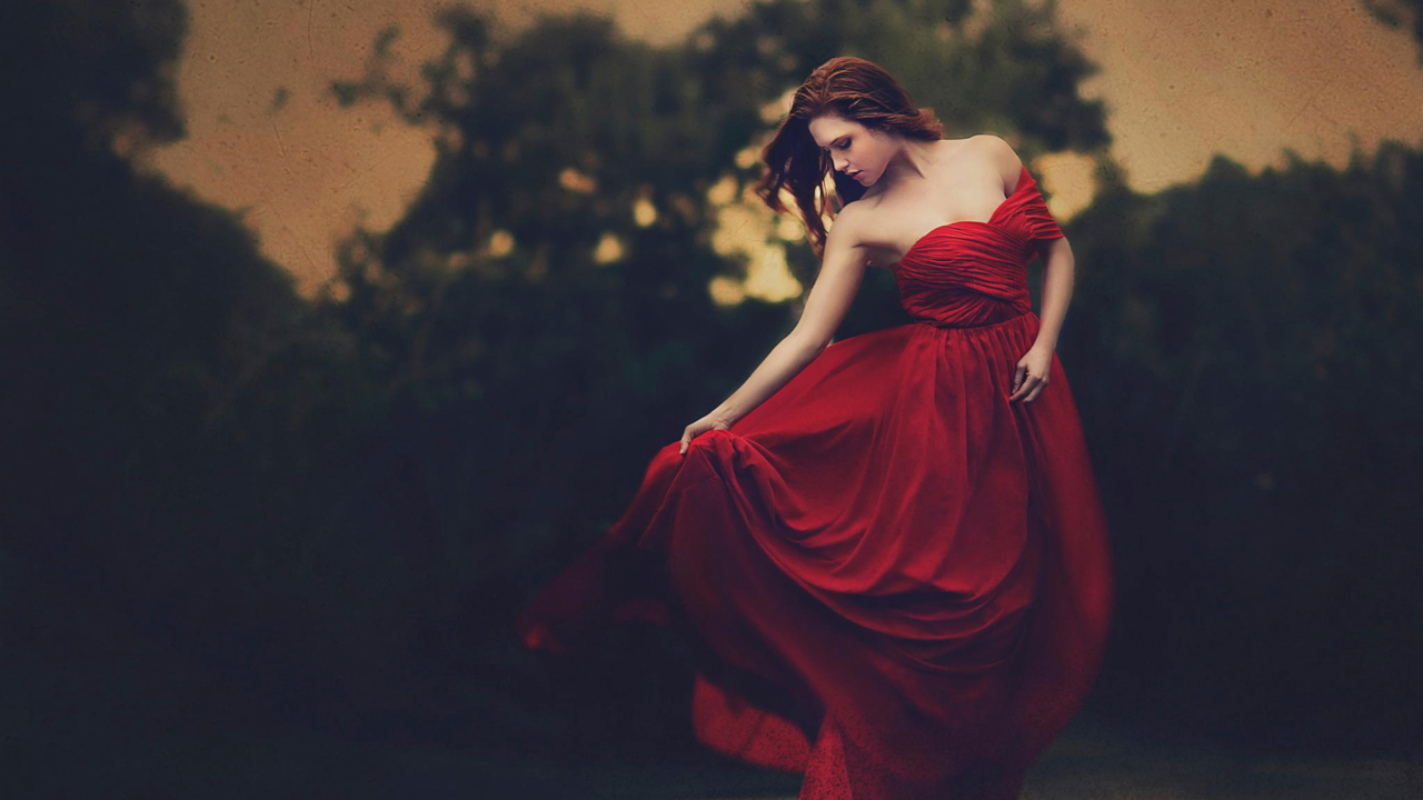 Обои Girl In Beautiful Red Dress 1280x720
