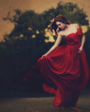 Sfondi Girl In Beautiful Red Dress 176x220