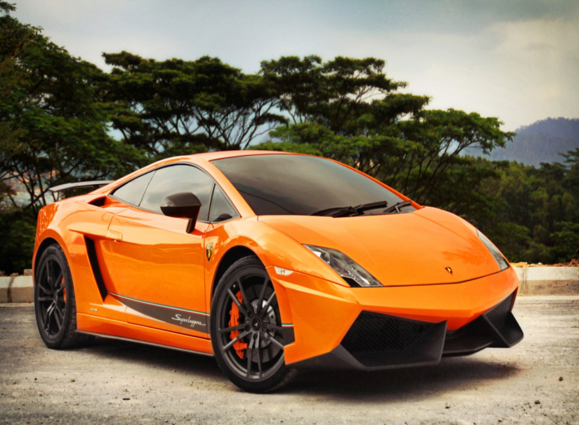 Обои Orange Lamborghini 1920x1408