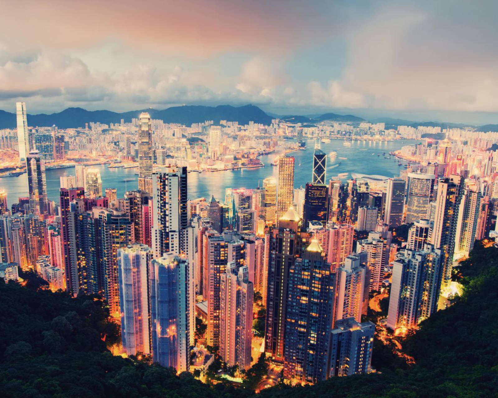 Sfondi City Lights Of Hong Kong 1600x1280