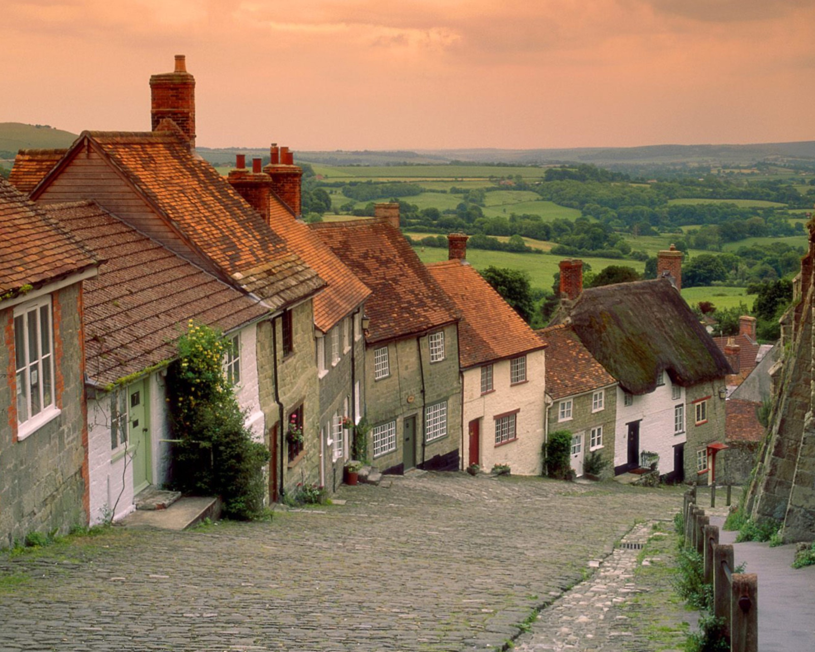 English Cottages wallpaper 1600x1280