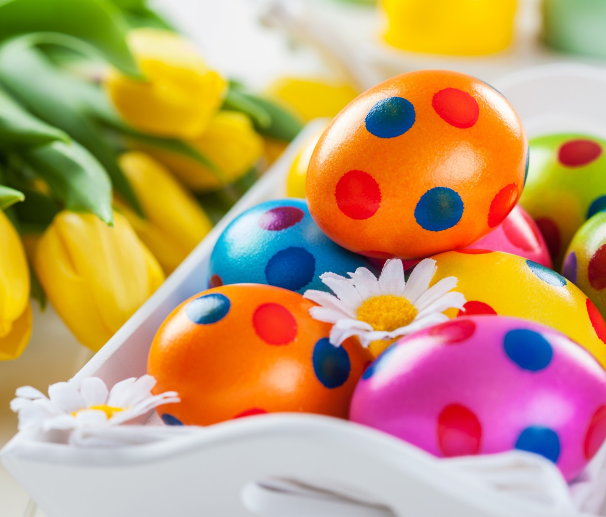 Обои Colorful Polka Dot Easter Eggs 1200x1024